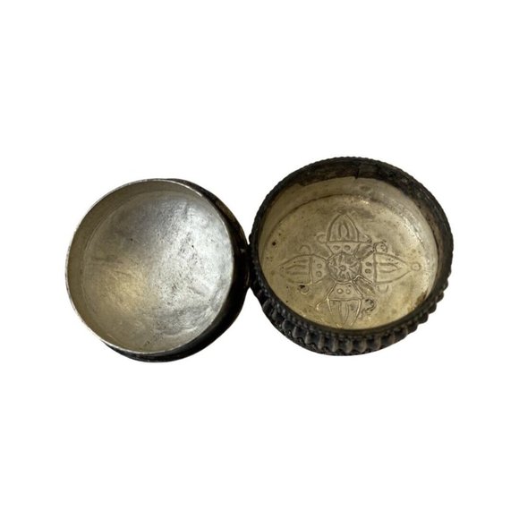 Tiny Tibetan Prayer Box 5 Gemstones Silver Filigree Intricate Design Round - Picture 3 of 6